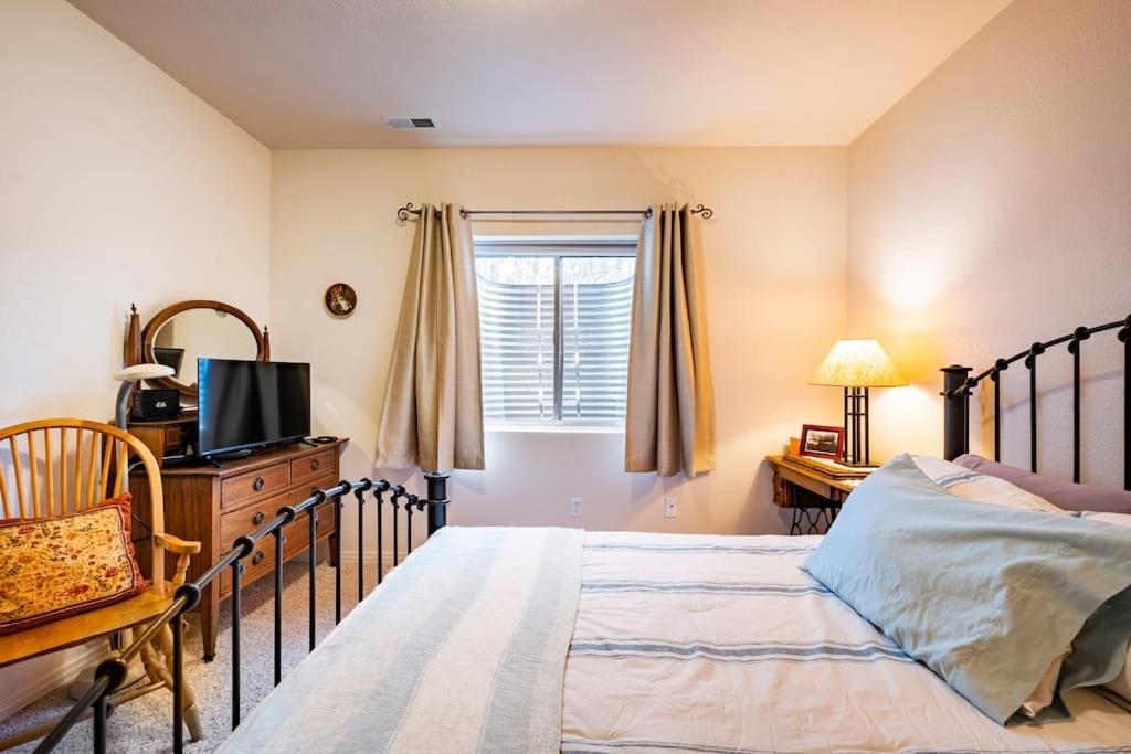 Meandering Moose Apartment Vacation Rental Black Hawk Luaran gambar