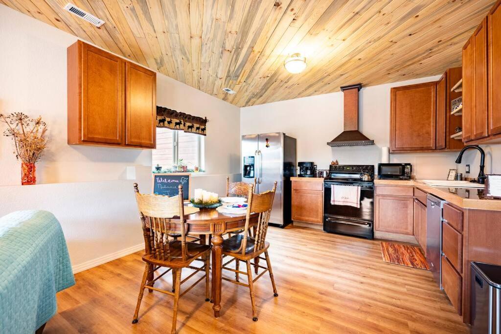 Meandering Moose Apartment Vacation Rental Black Hawk Luaran gambar
