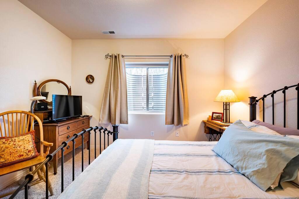 Meandering Moose Apartment Vacation Rental Black Hawk Luaran gambar